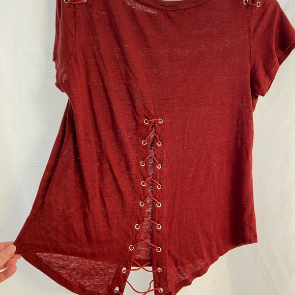 Size medium tee - Picture 2 of 3